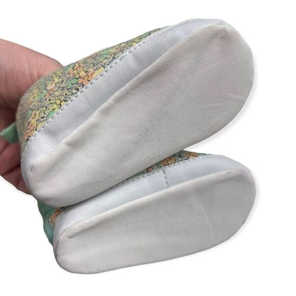 Baby Girls Carters Shimmer Toe Soft Soled Floral Crib Shoes - Sz 6-9 mo - Picture 3 of 3